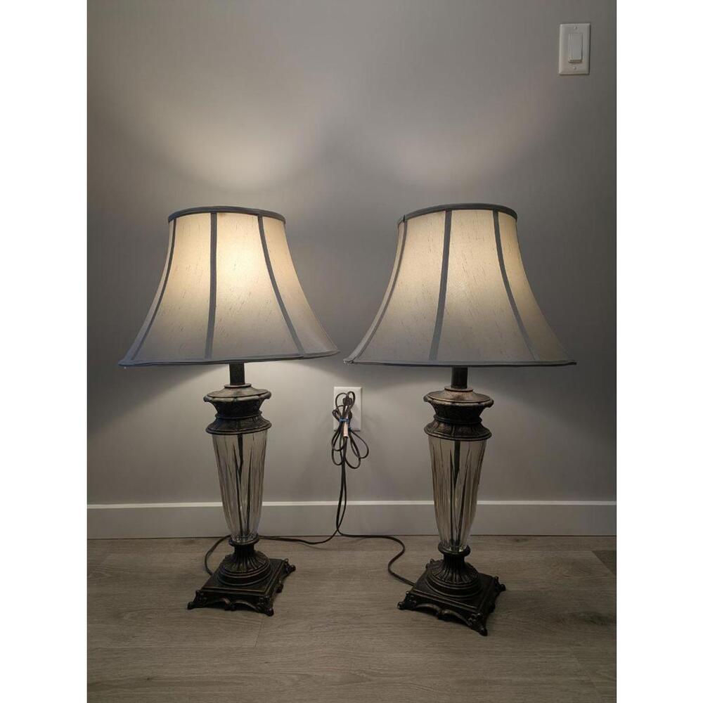 Set of 2 Table Lamps Vintage Style Glass Base Bronze Tone 33" Tall w Shade